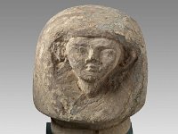 Aeg S 37  Aeg S 37, Deckel einer Kanope in Gestalt von Amset, Kalkstein, H 12,0 cm, B 10,5 cm, T 11,0 cm : Bestandskatalog Ägypten, Museumsfoto: Claus Cordes